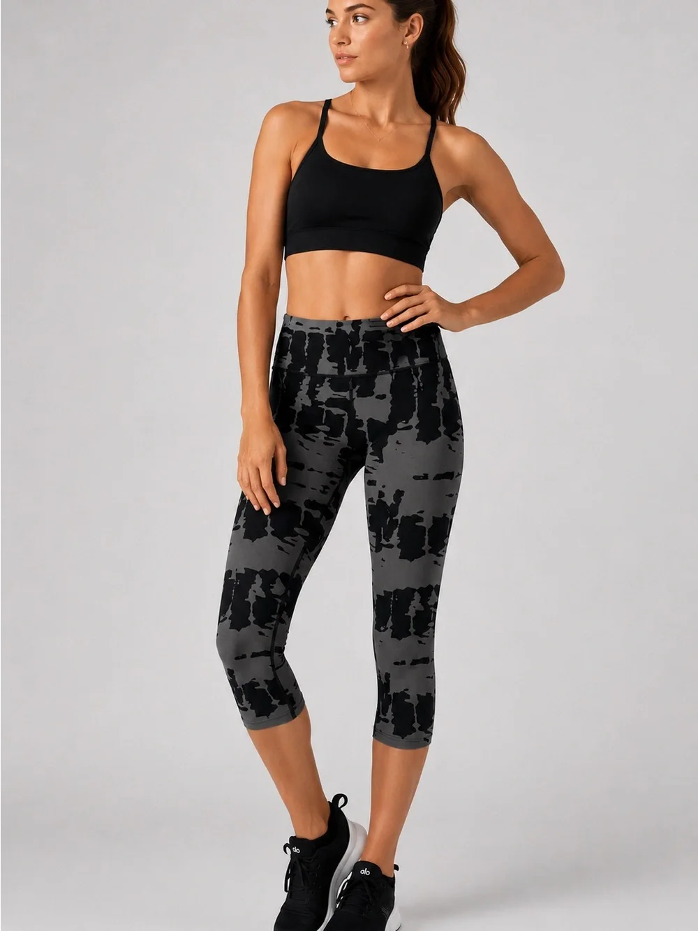 Alo Yoga Airbrush Abstract Print Capri Leggings Size Small Gray Black